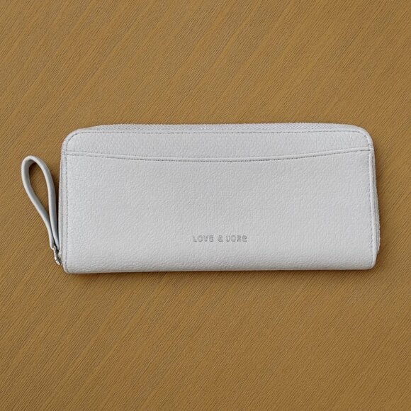 Love & Lore Wallet - Picture 1 of 3